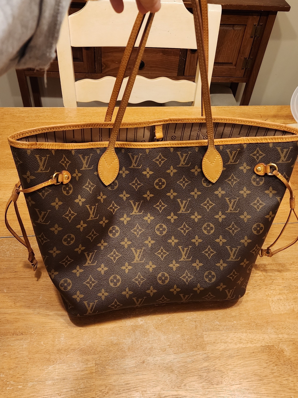 Louis Vuitton MM Monogram Canvas Neverfull Tote in Brown/Tan - Picture 2 of 16